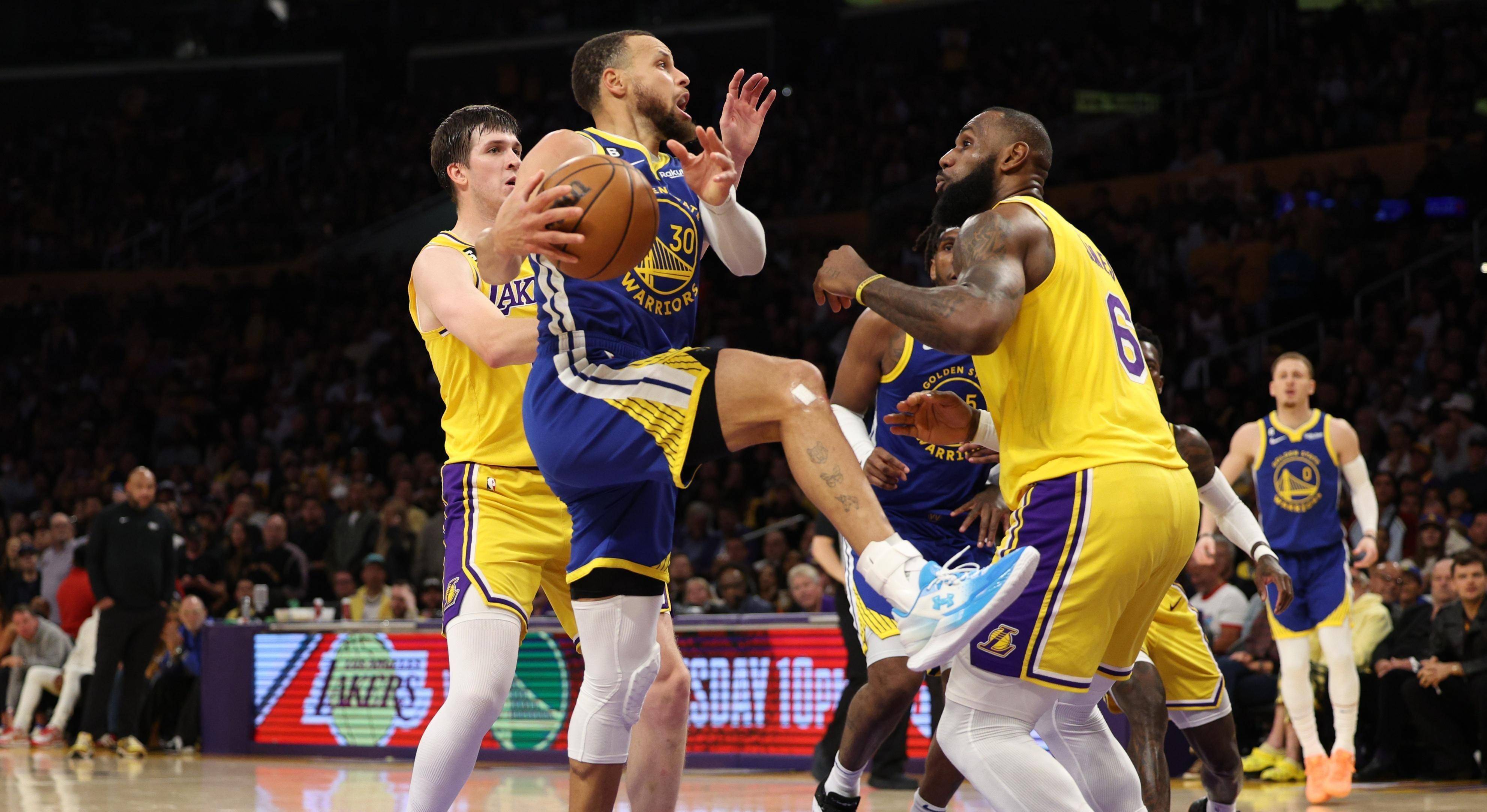 九游体育入口关于詹姆斯在MAD比赛中势不可挡，比分优势明显引发热议！的信息